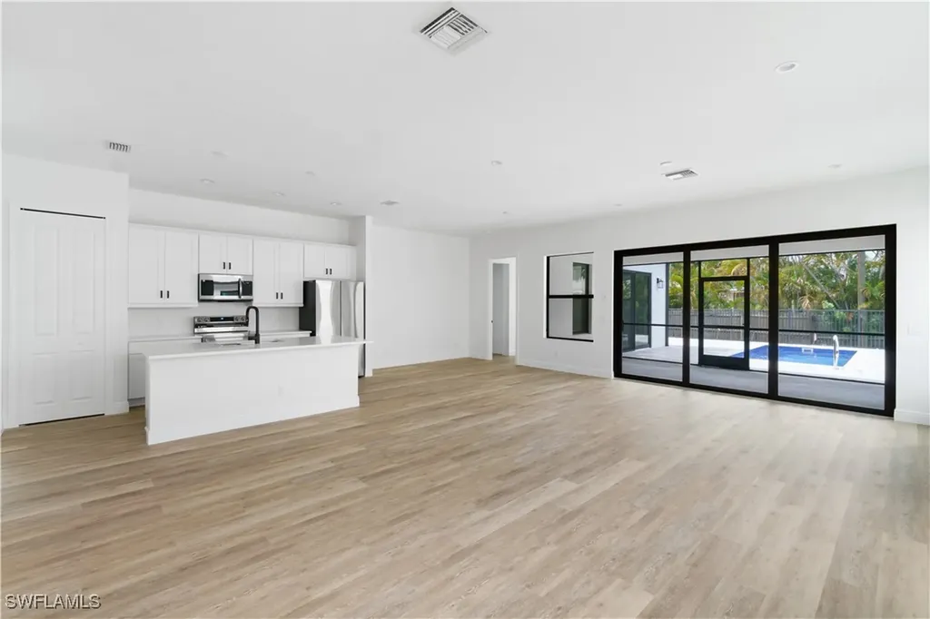 833/837 91st Avenue N Naples FL 34108