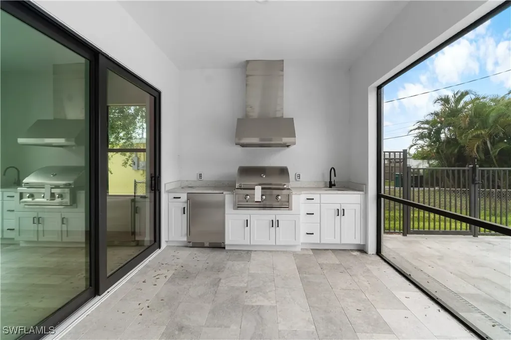 833/837 91st Avenue N Naples FL 34108