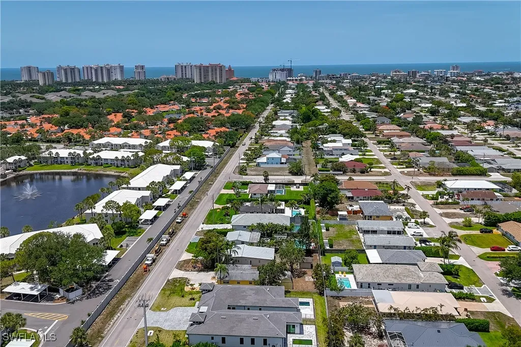833/837 91st Avenue N Naples FL 34108