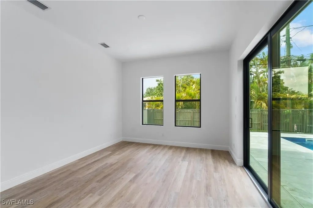 833/837 91st Avenue N Naples FL 34108