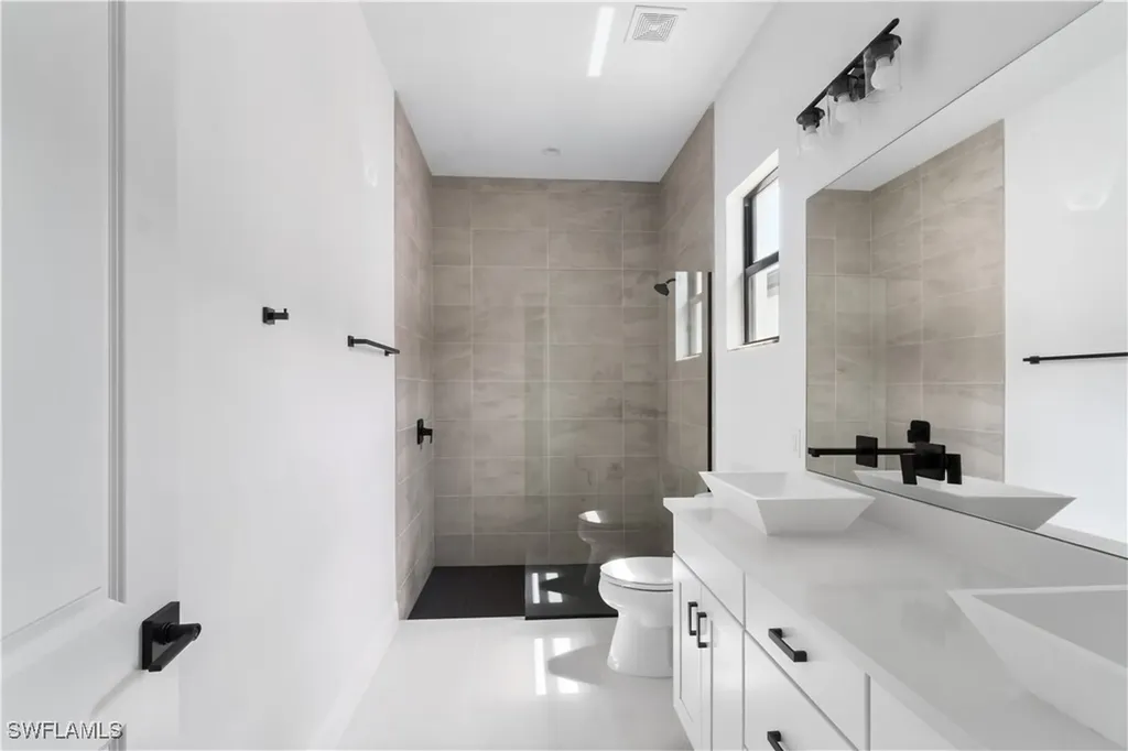 833/837 91st Avenue N Naples FL 34108