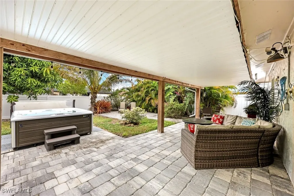645 101st Avenue N Naples FL 34108