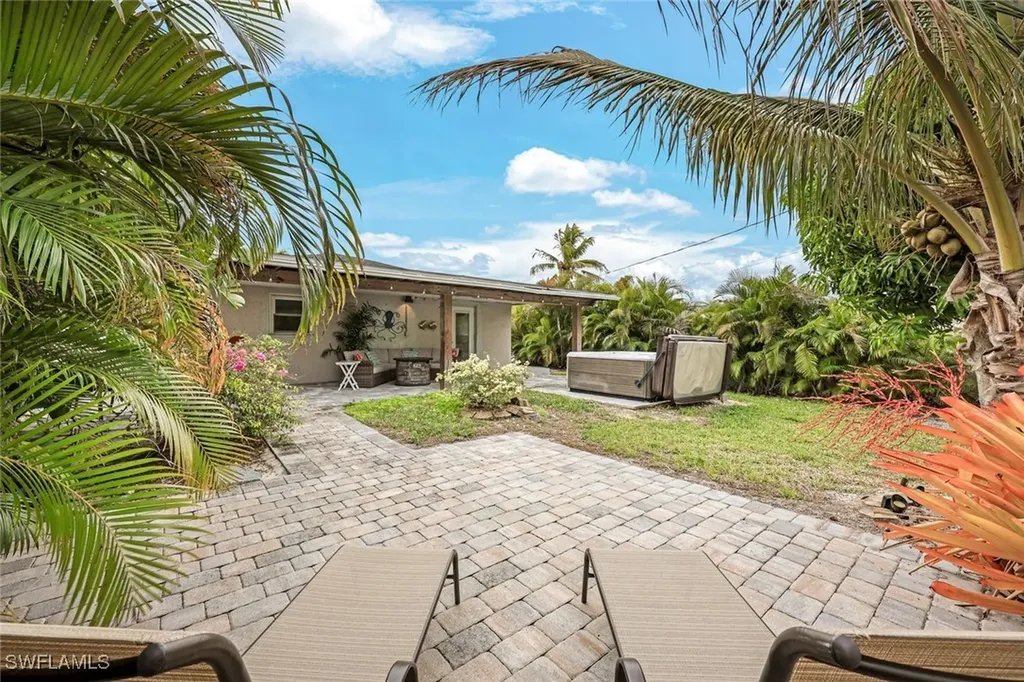 645 101st Avenue N Naples FL 34108