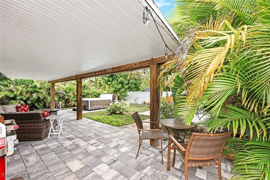 645 101st Avenue N Naples FL 34108