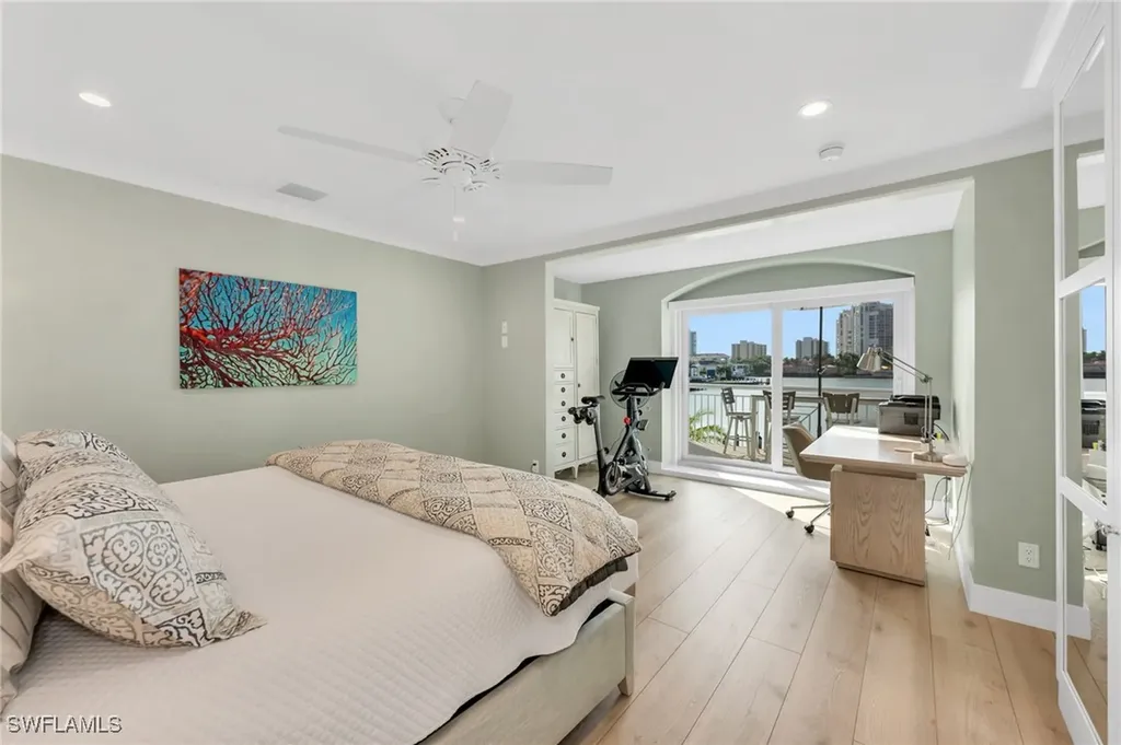 4045 Crayton Road Naples FL 34103