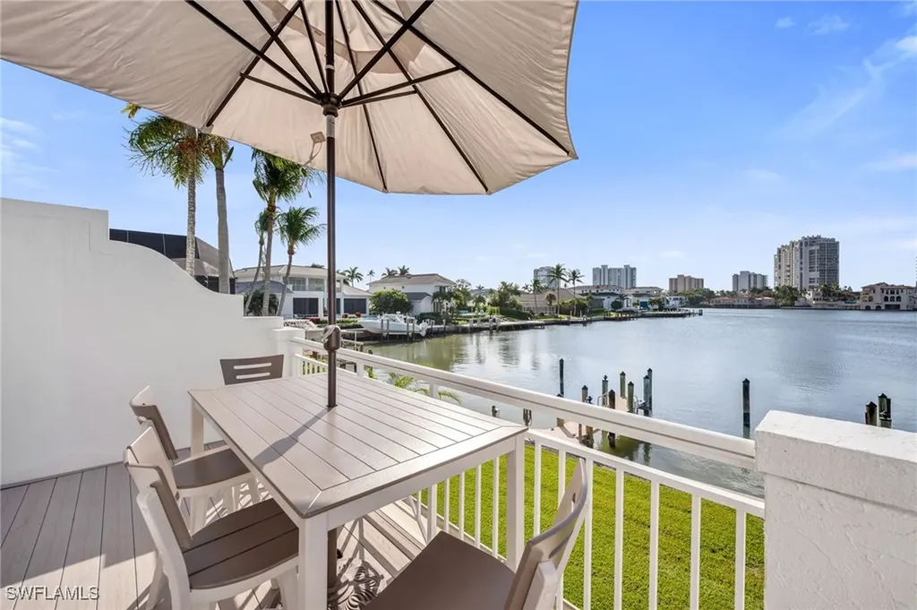 4045 Crayton Road Naples FL 34103