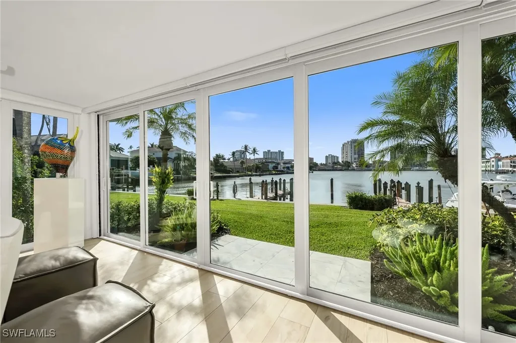 4045 Crayton Road Naples FL 34103