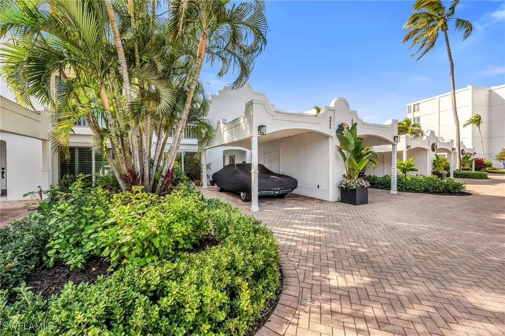 4045 Crayton Road Naples FL 34103