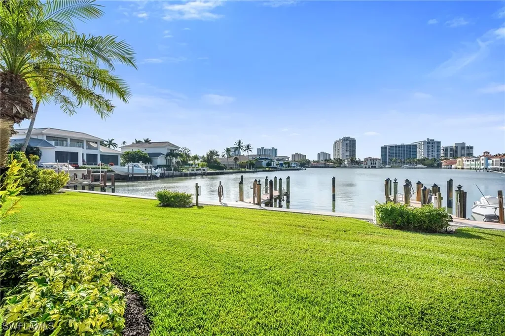 4045 Crayton Road Naples FL 34103