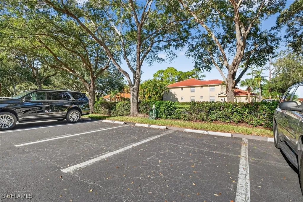 209 Robin Hood Circle Naples FL 34104