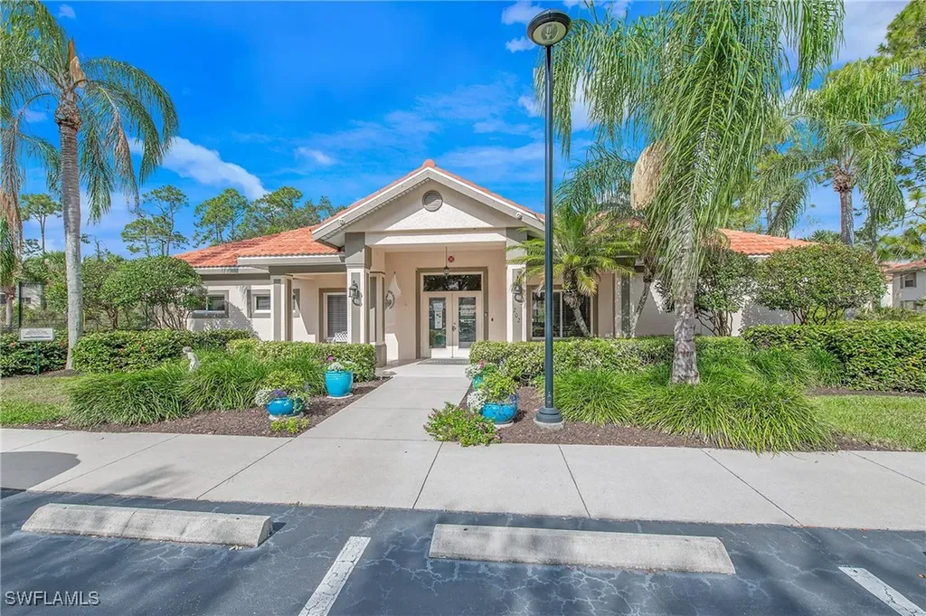 209 Robin Hood Circle Naples FL 34104
