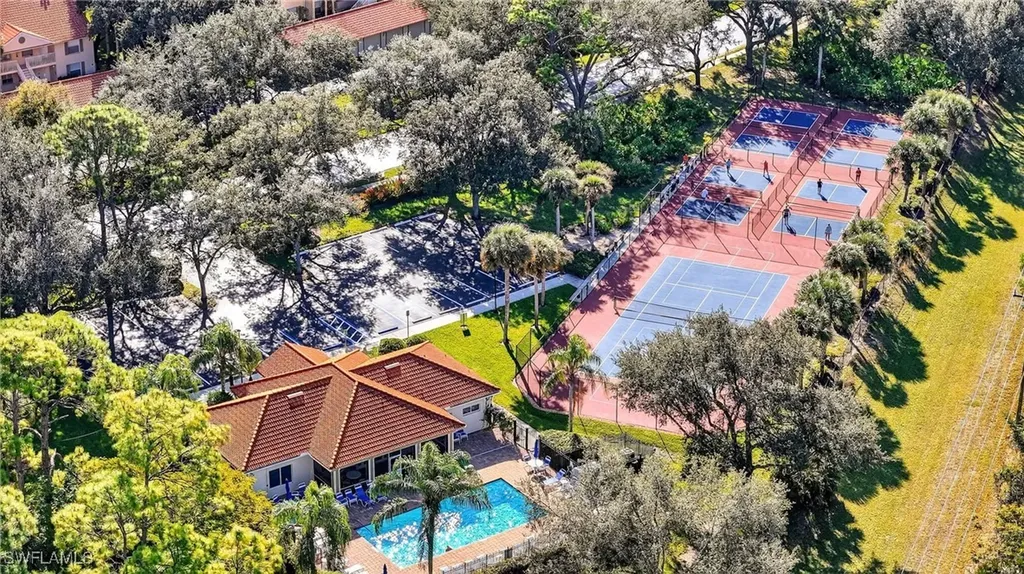 209 Robin Hood Circle Naples FL 34104