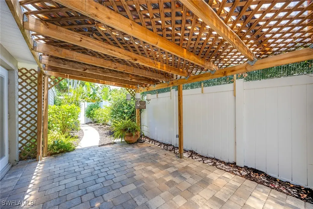 816 102nd Avenue N Naples FL 34108