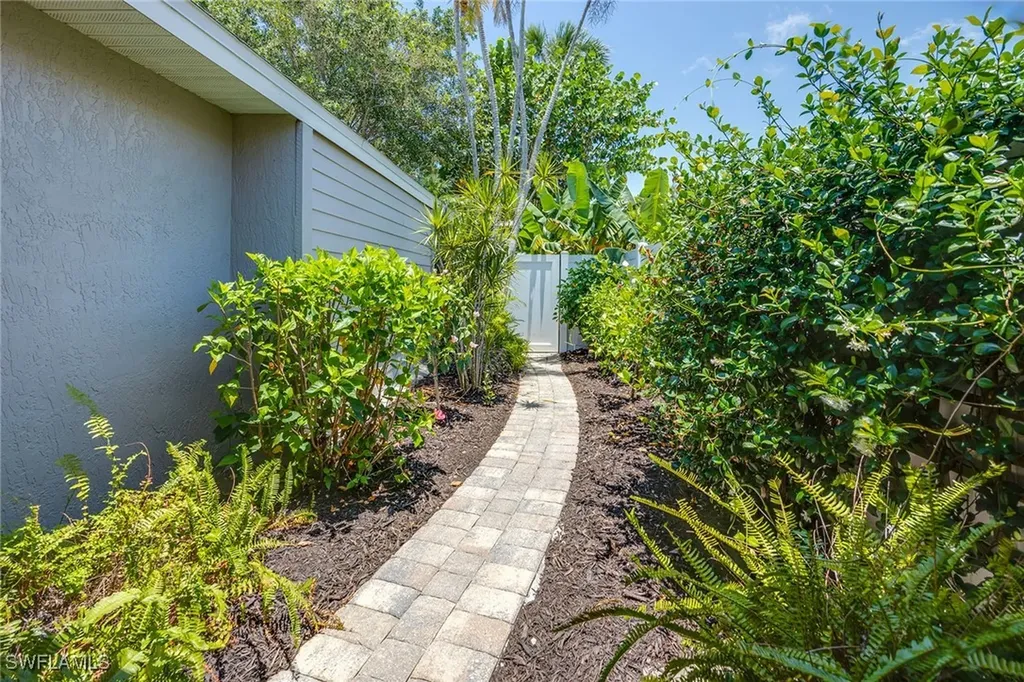 816 102nd Avenue N Naples FL 34108