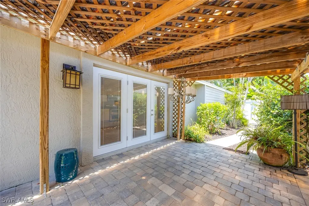 816 102nd Avenue N Naples FL 34108