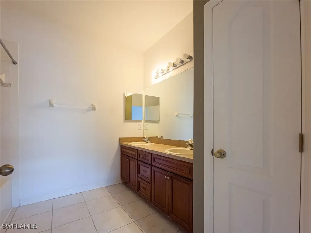 1044 Sleepy Oak Drive Zephyrhills FL 33543