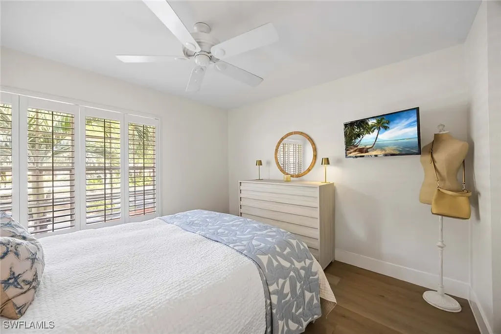 2450 Old Groves Road Naples FL 34109