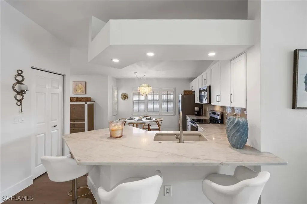 2450 Old Groves Road Naples FL 34109