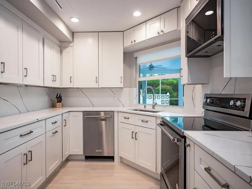 4856 Crayton Road Naples FL 34103