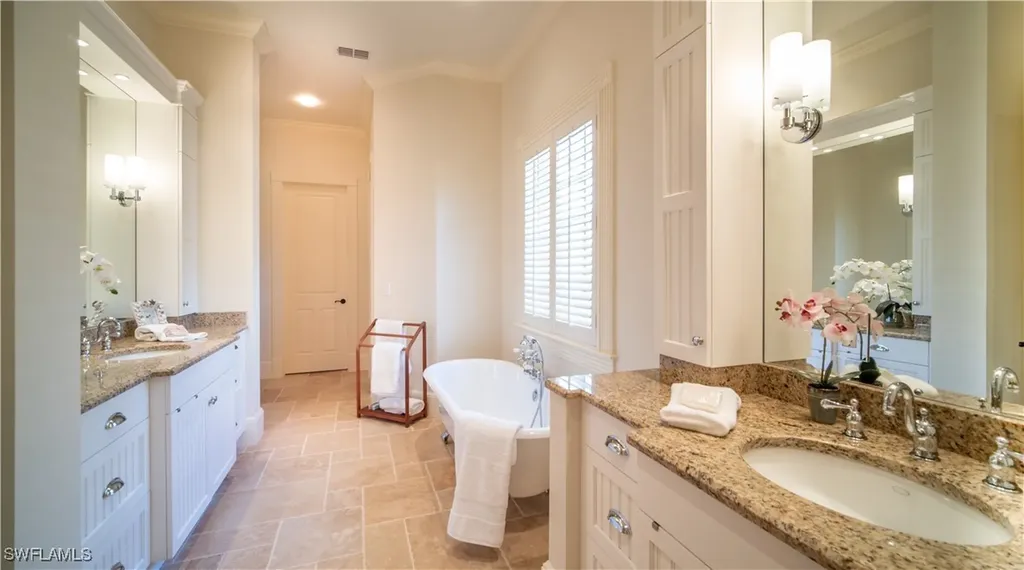 725 West Lake Drive Naples FL 34102