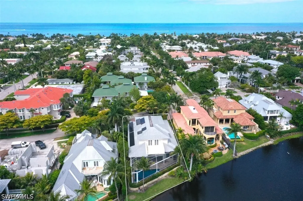 725 West Lake Drive Naples FL 34102