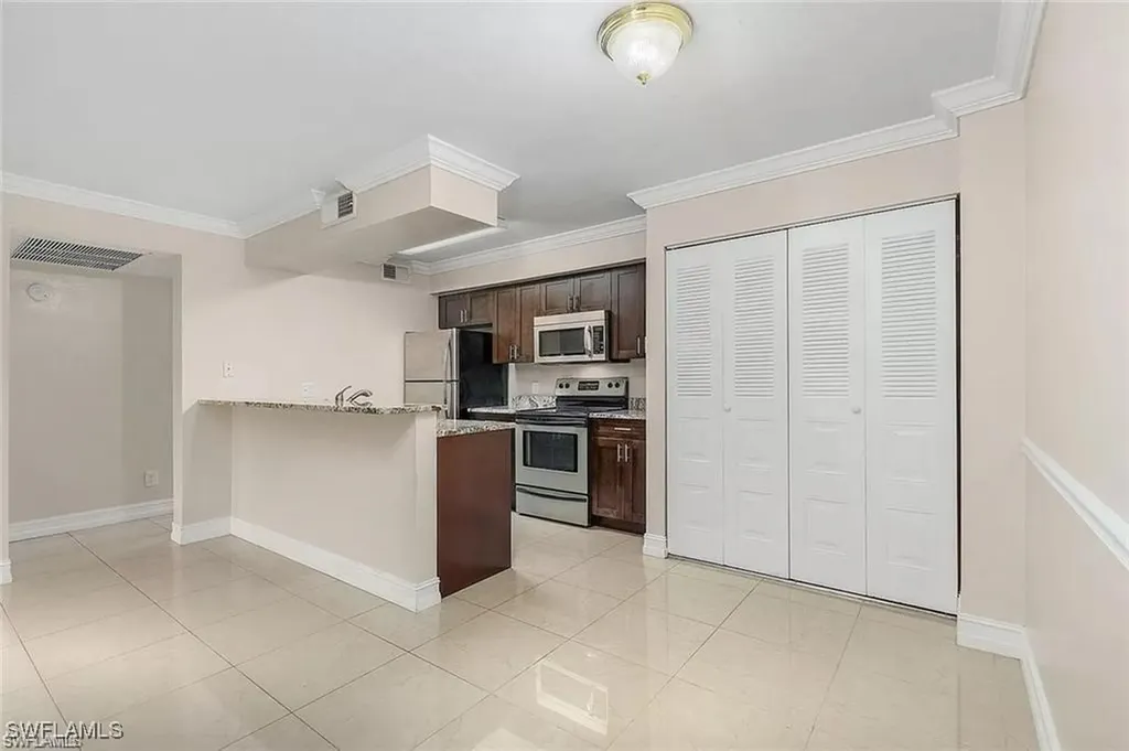 5323 Summerlin Road Fort Myers FL 33919