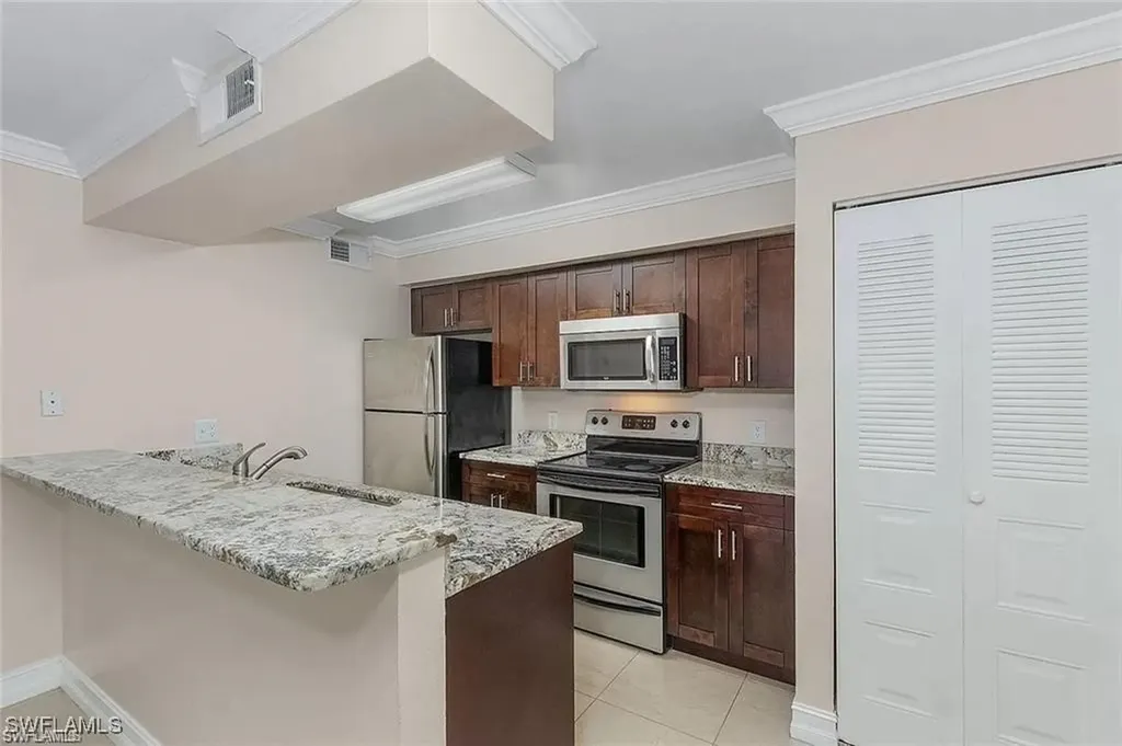 5323 Summerlin Road Fort Myers FL 33919