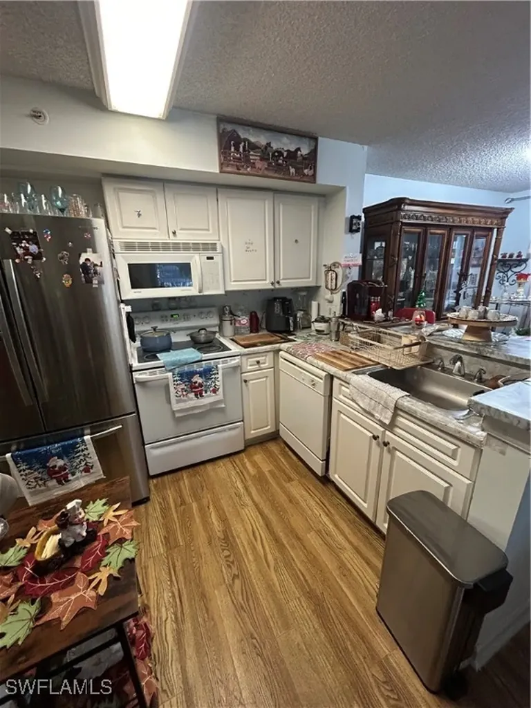 1150 Wildwood Lakes Boulevard Naples FL 34104