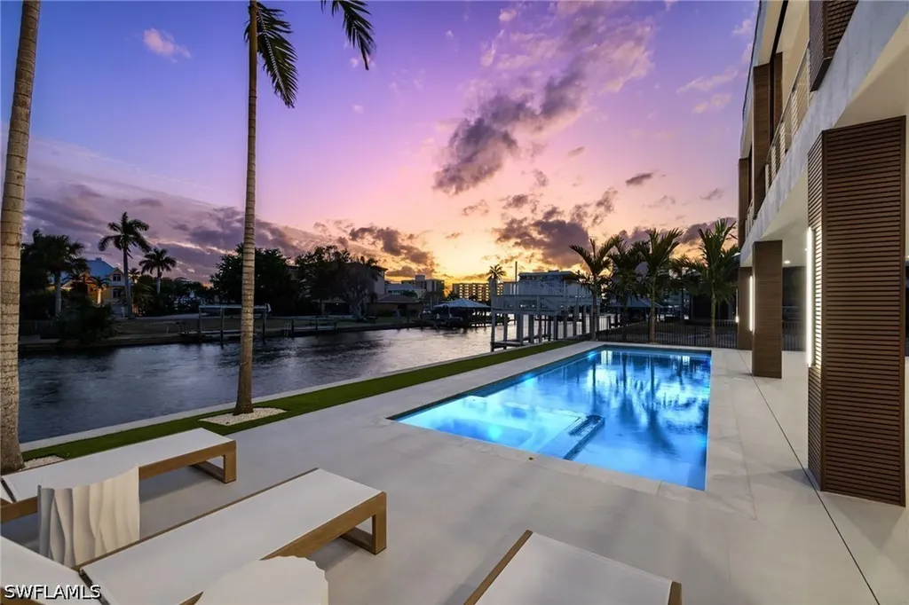 256 Trade Winds Avenue Naples FL 34108