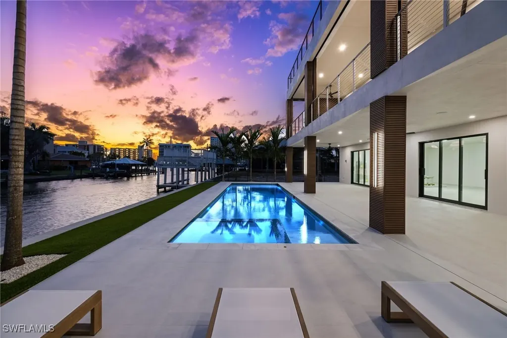 Naples FL, 256 Trade Winds Avenue