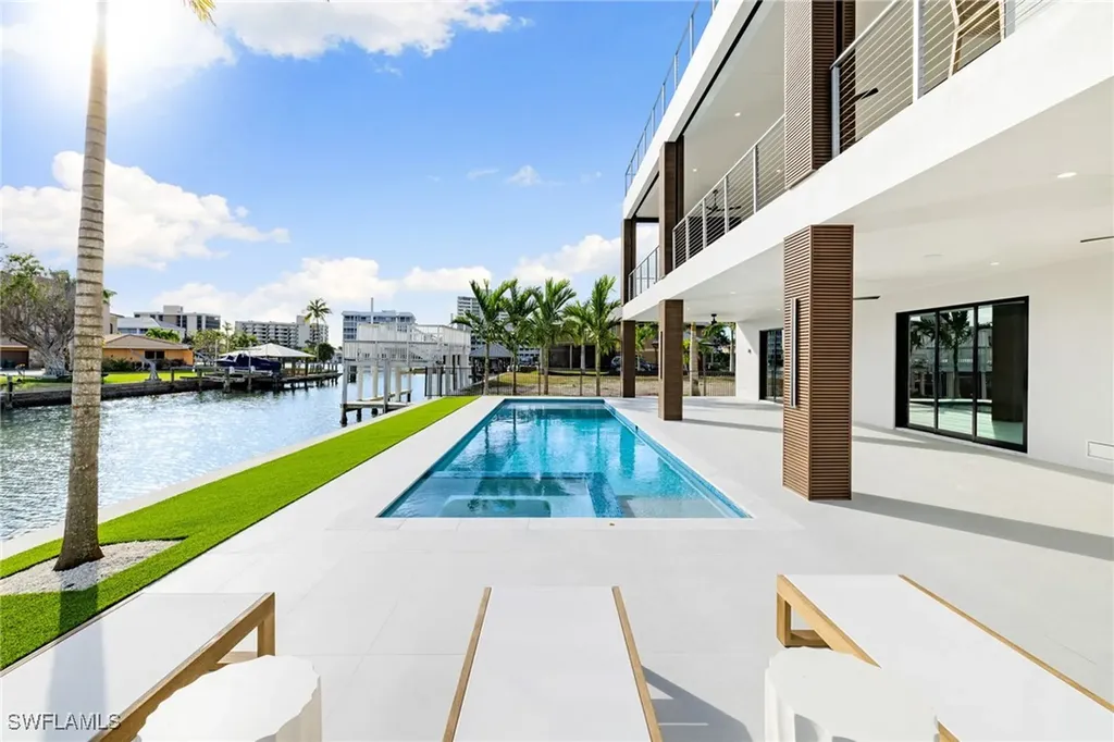 256 Trade Winds Avenue Naples FL 34108