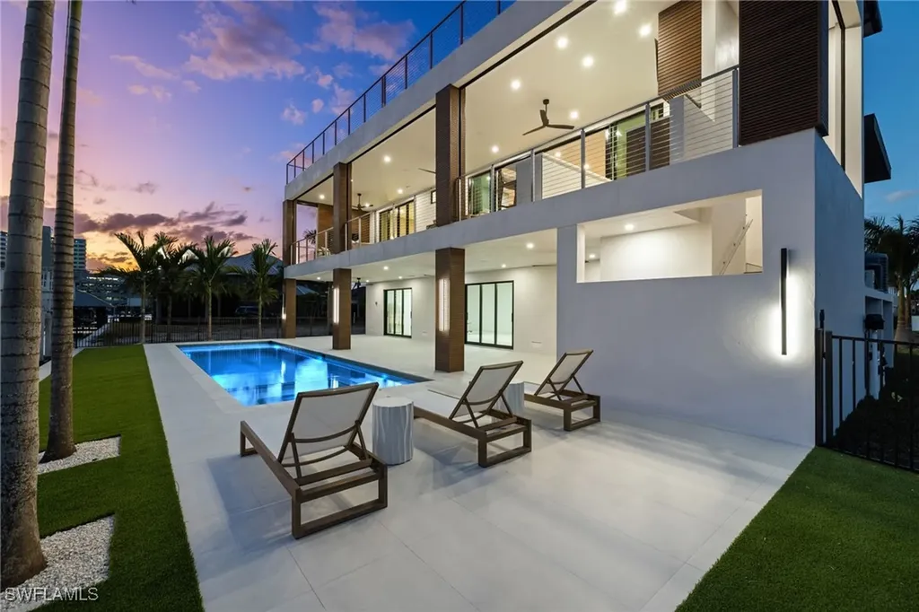 256 Trade Winds Avenue Naples FL 34108