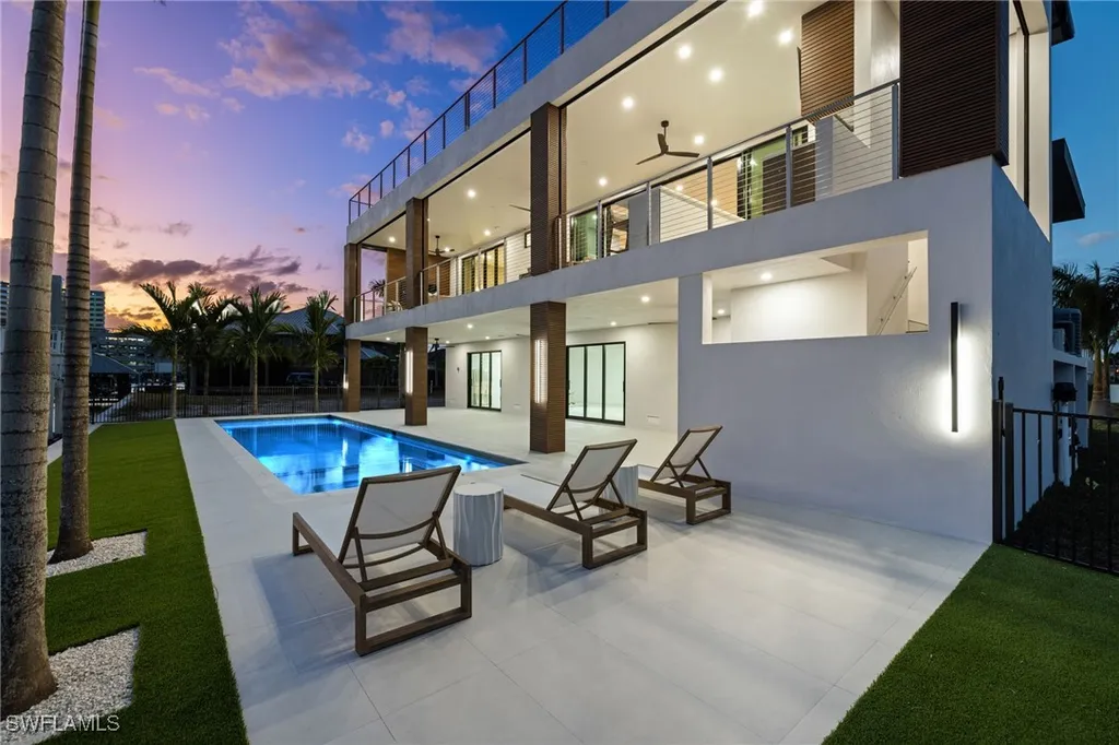 256 Trade Winds Avenue Naples FL 34108