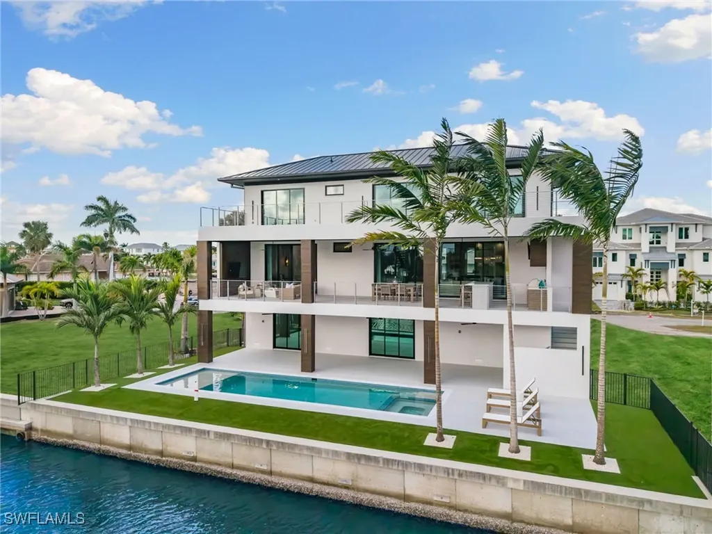 256 Trade Winds Avenue Naples FL 34108