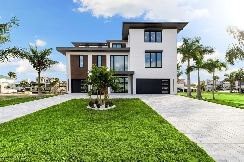 256 Trade Winds Avenue Naples FL 34108