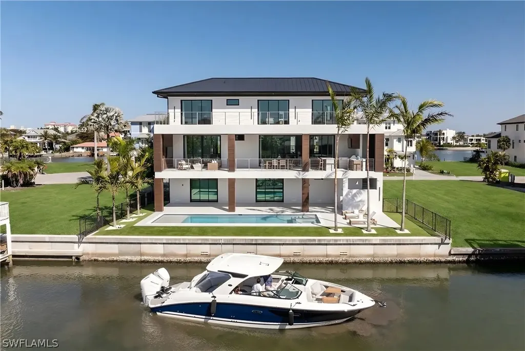 256 Trade Winds Avenue Naples FL 34108