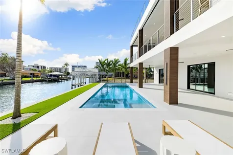 256 Trade Winds Avenue Naples FL 34108