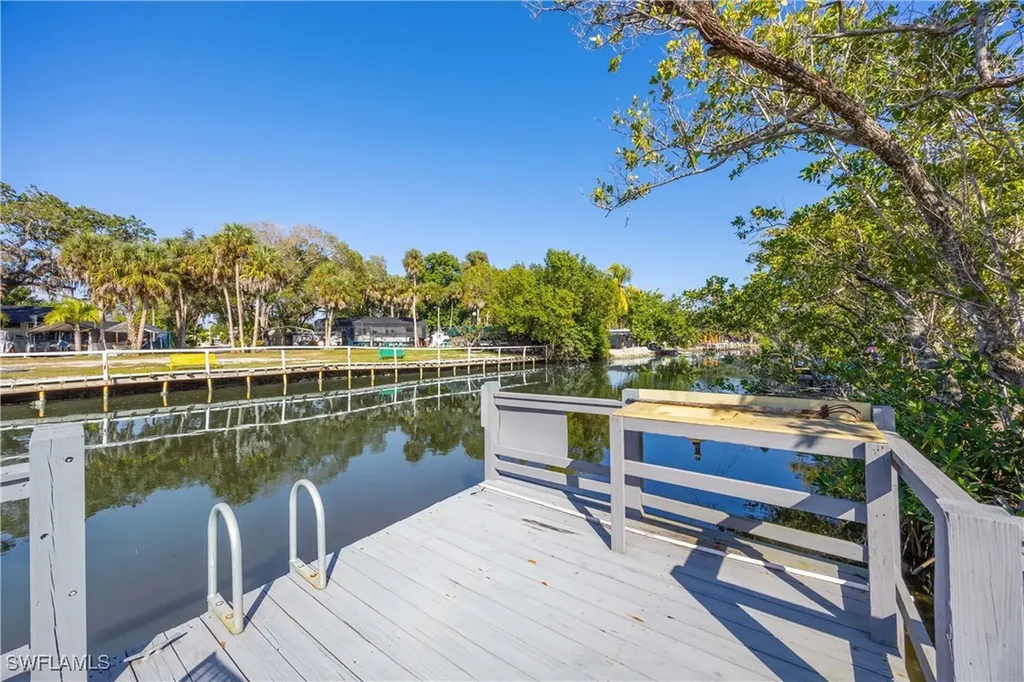 214 Riverwood Road Naples FL 34114