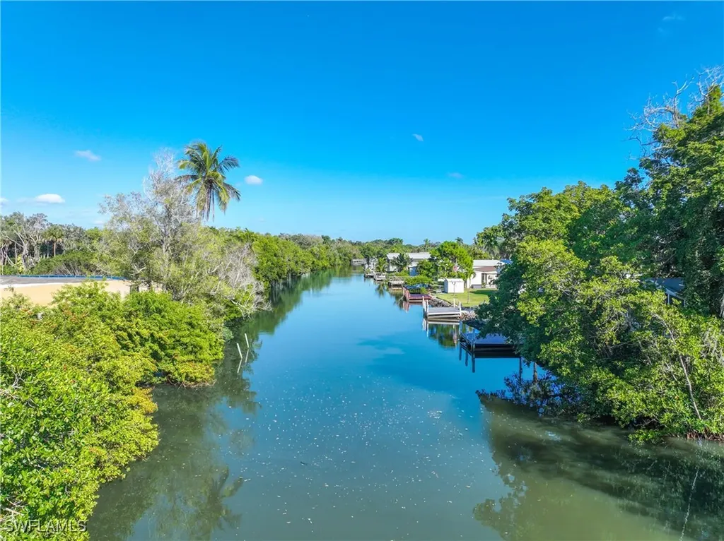 214 Riverwood Road Naples FL 34114