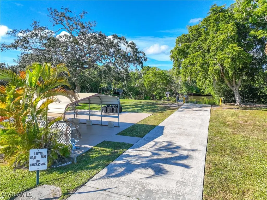 214 Riverwood Road Naples FL 34114