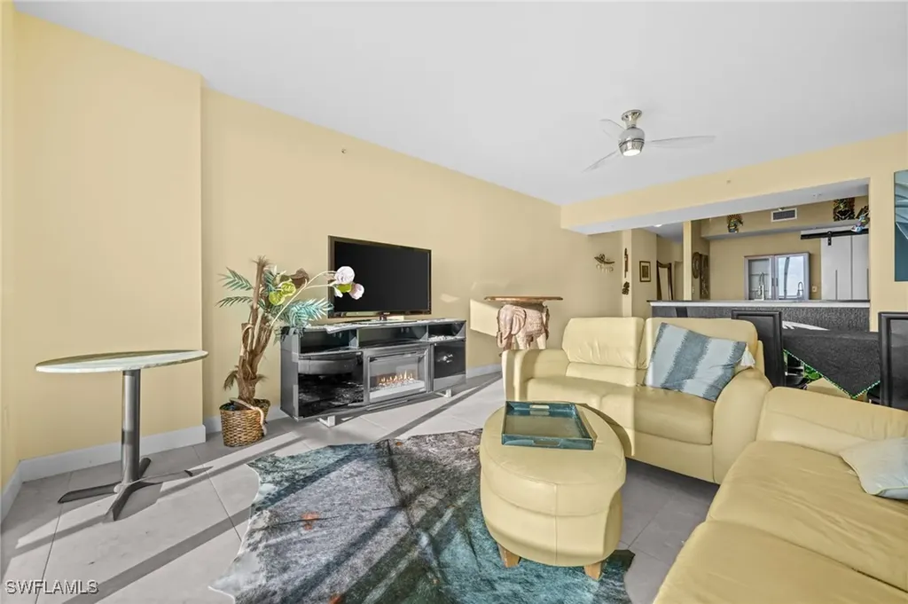 3000 Oasis Grand Boulevard Fort Myers FL 33916