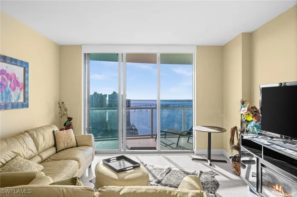 3000 Oasis Grand Boulevard Fort Myers FL 33916