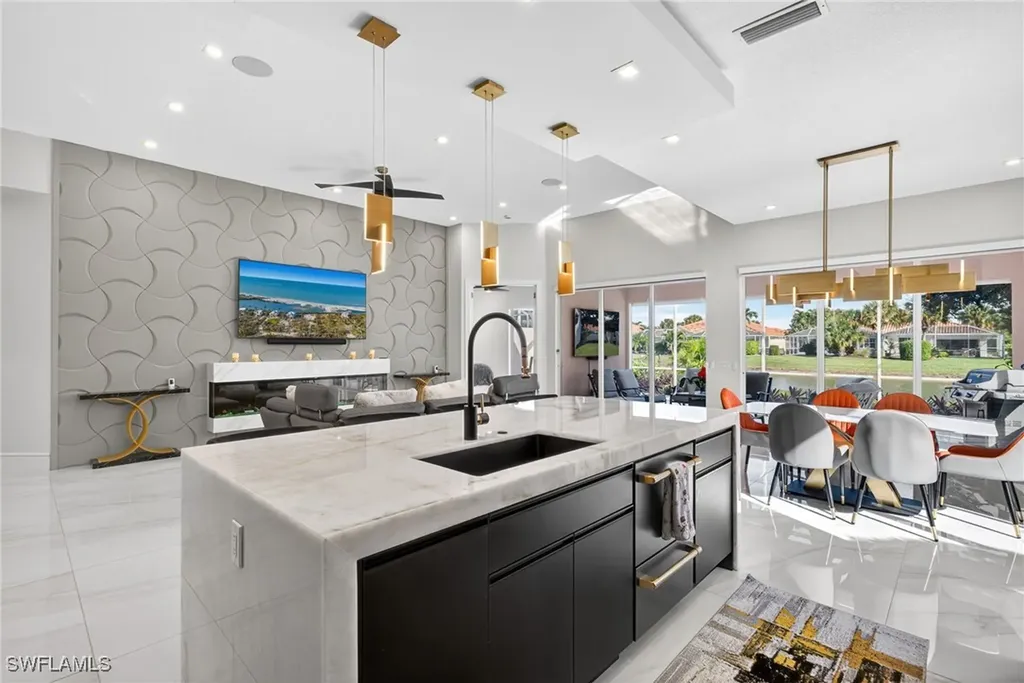 3956 Isla Ciudad Court Naples FL 34109
