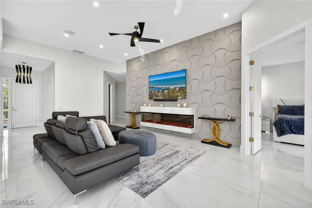 3956 Isla Ciudad Court Naples FL 34109