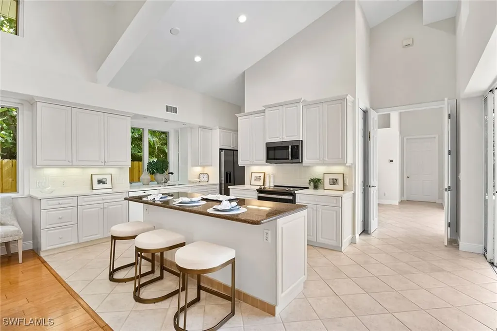 416 3rd Avenue N Naples FL 34102