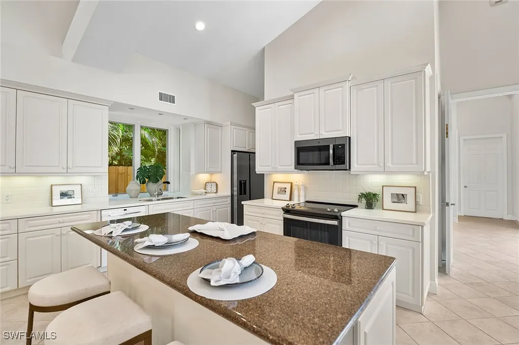 416 3rd Avenue N Naples FL 34102