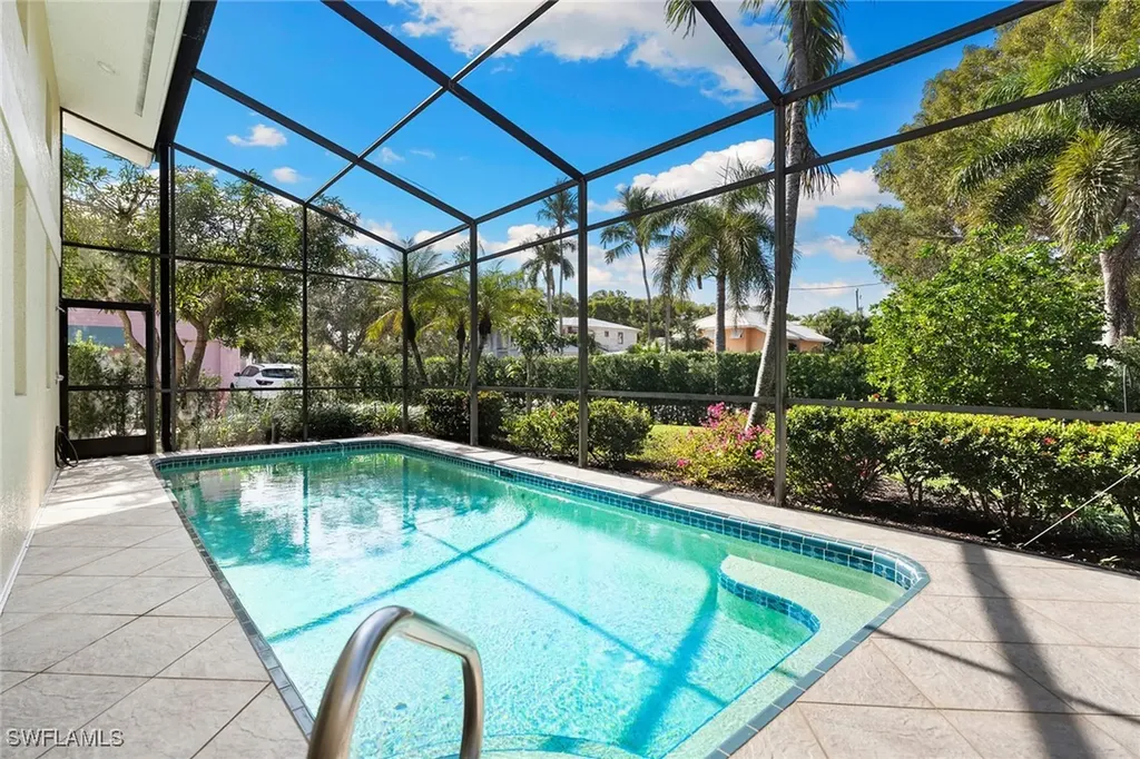 416 3rd Avenue N Naples FL 34102