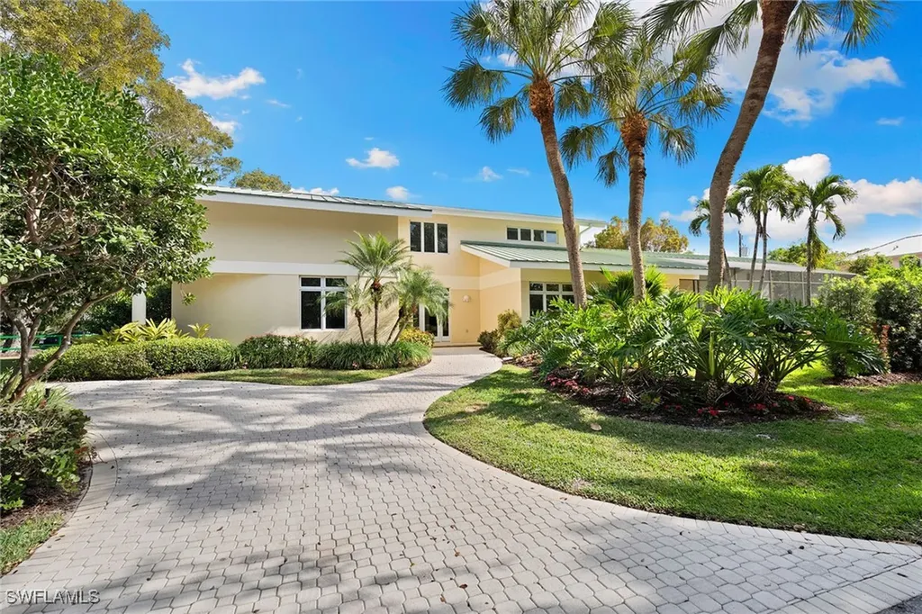 416 3rd Avenue N Naples FL 34102