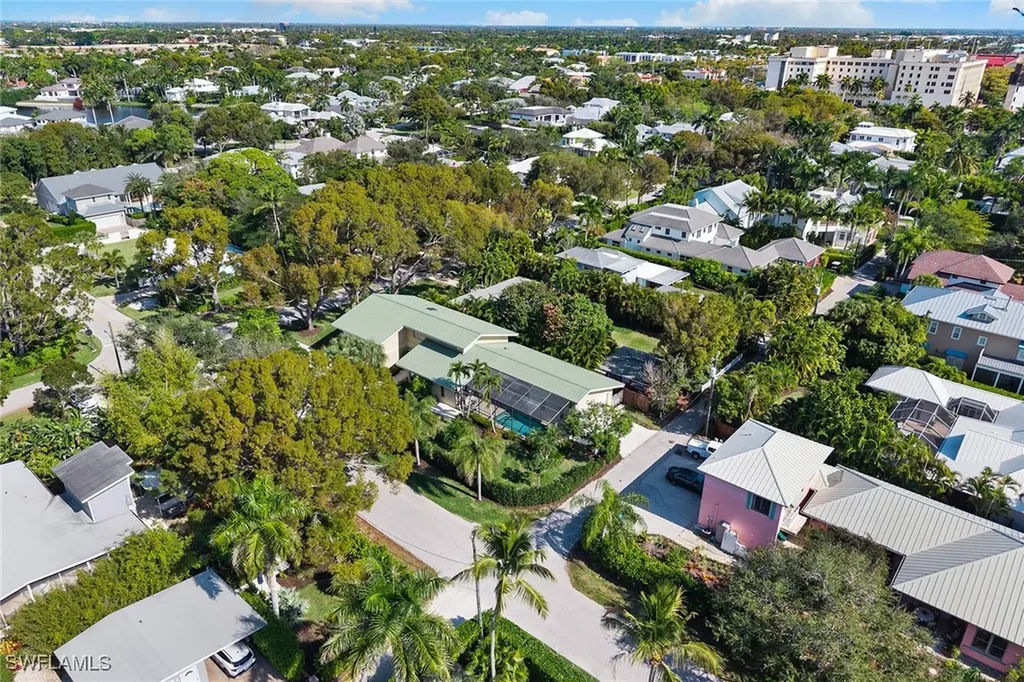 416 3rd Avenue N Naples FL 34102