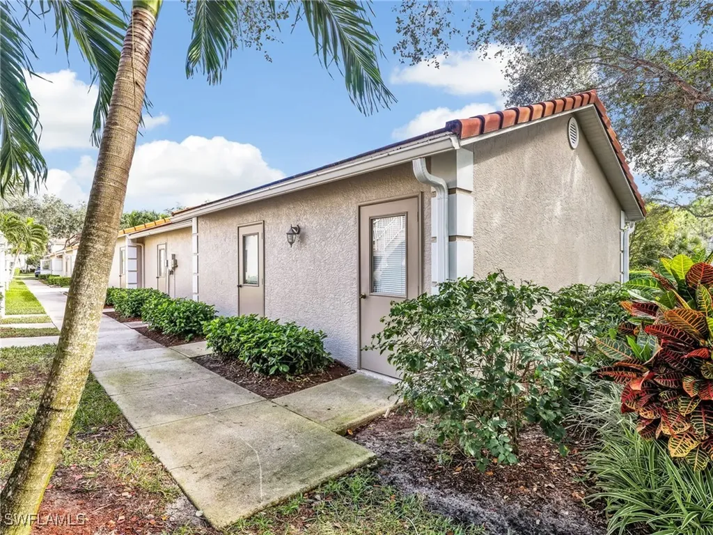 725 Saratoga Circle Naples FL 34104